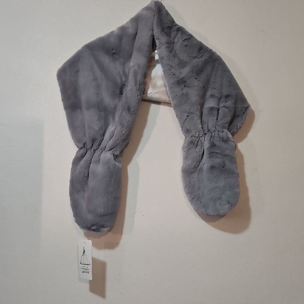 Elegant Gray Faux Fur Scarf